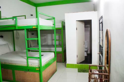 Hostal Top Banana Guesthouse & Rooftop Bar