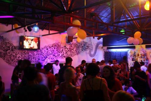 Hostal Top Banana Guesthouse & Rooftop Bar