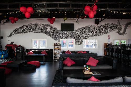 Hostal Top Banana Guesthouse & Rooftop Bar