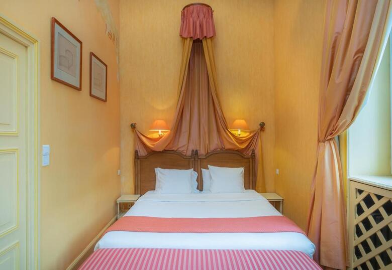 Inter-hotel Le Chateau Des Reynats