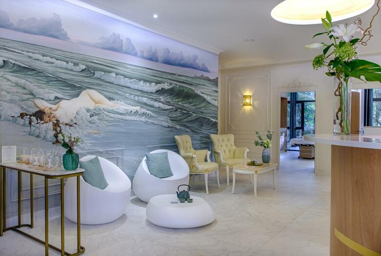 Inter-hotel Le Chateau Des Reynats