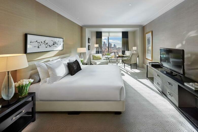 Hotel Crown Towers