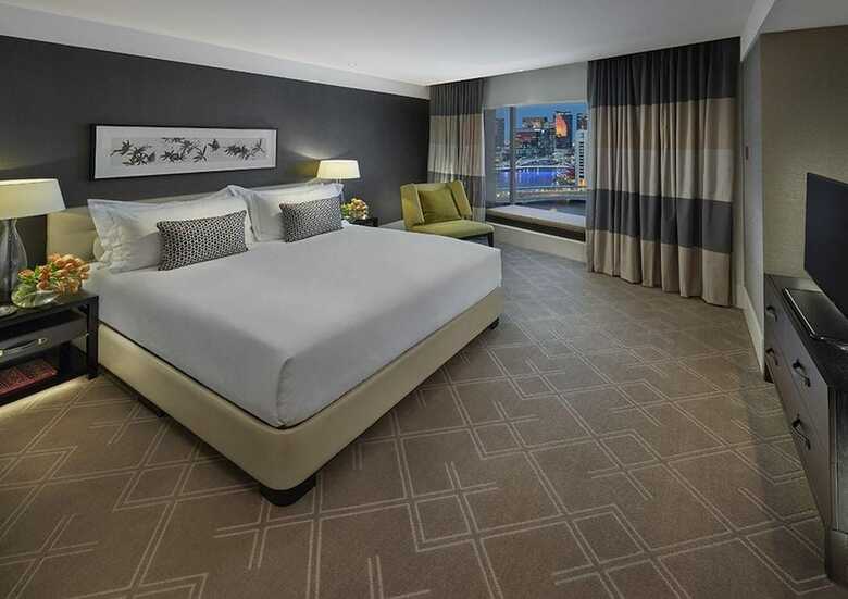 Hotel Crown Towers