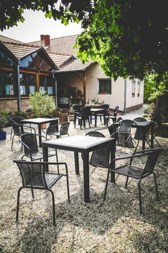 Hostal Borosty�nkert �tterem & Vend�gh�z