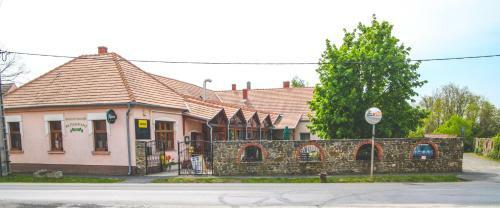 Hostal Borosty�nkert �tterem & Vend�gh�z