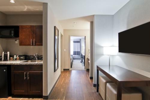 Hotel Home Inn & Suites