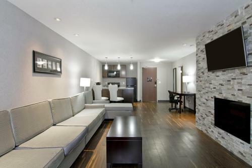 Hotel Home Inn & Suites