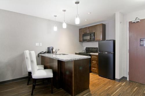 Hotel Home Inn & Suites