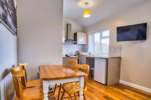 Aparthotel Easton Guest House And Apartments