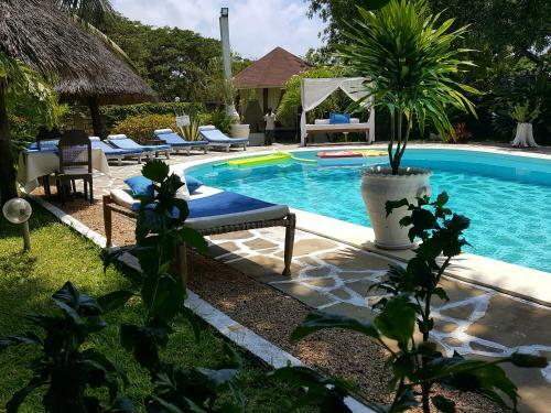 Bed & Breakfast Luna House Moyo Wa Dunia Ltd