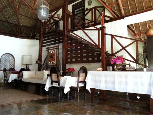 Bed & Breakfast Luna House Moyo Wa Dunia Ltd