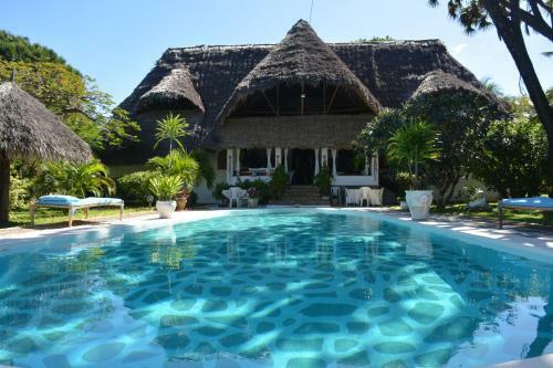 Bed & Breakfast Luna House Moyo Wa Dunia Ltd