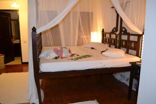 Bed & Breakfast Luna House Moyo Wa Dunia Ltd