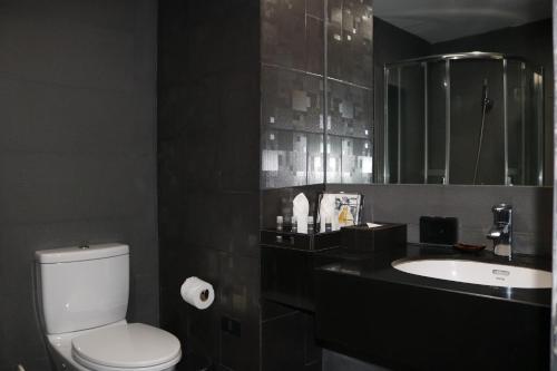 Avenue 64 Hotel