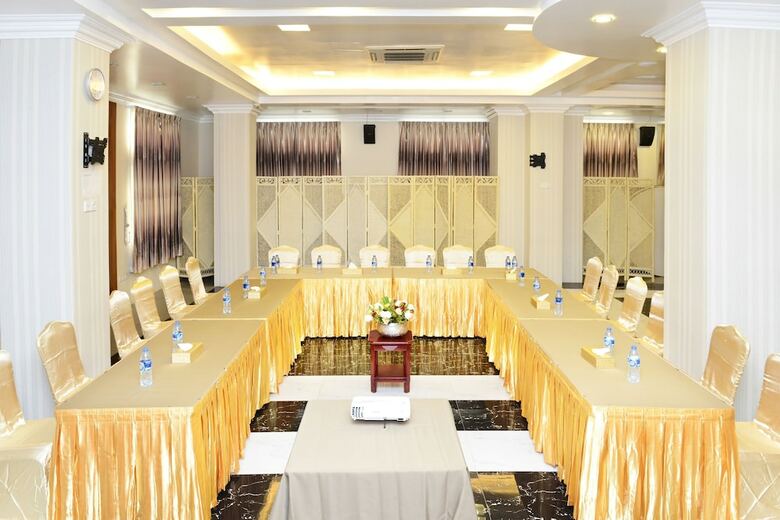 Hotel Grand United (ahlone Branch)