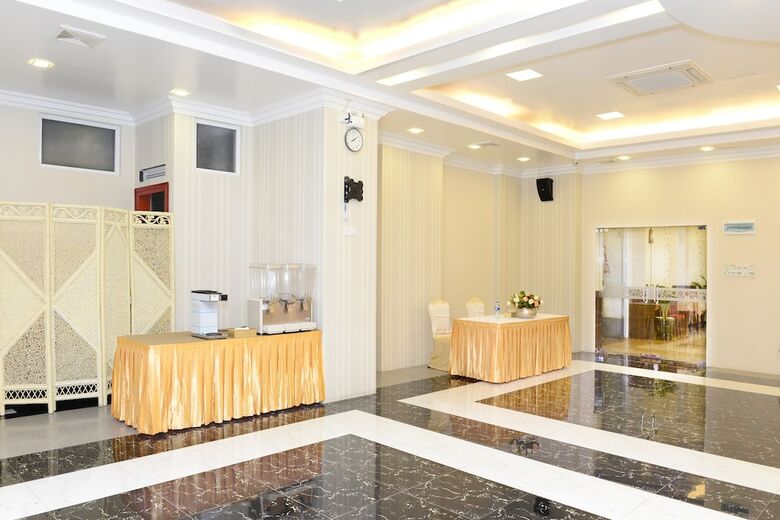 Hotel Grand United (ahlone Branch)