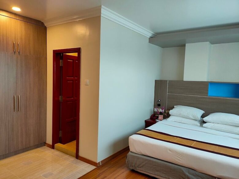 Hotel Grand United (ahlone Branch)