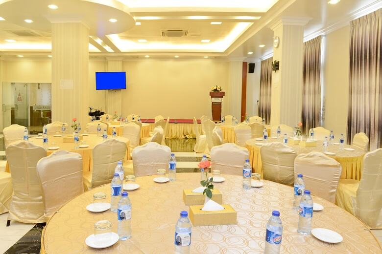 Hotel Grand United (ahlone Branch)