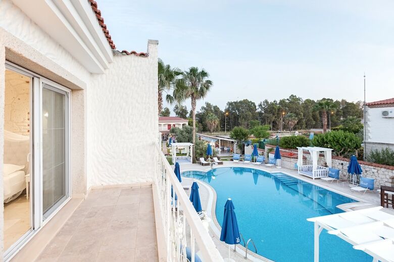 Alaroof Hotel