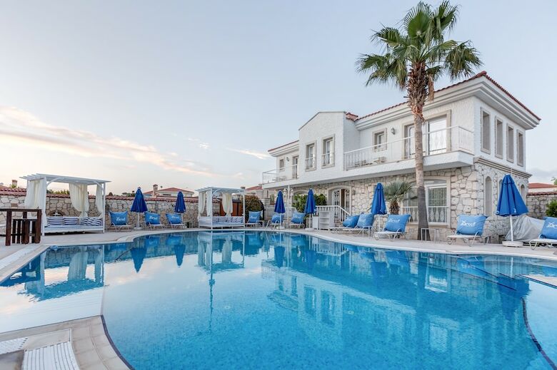 Alaroof Hotel