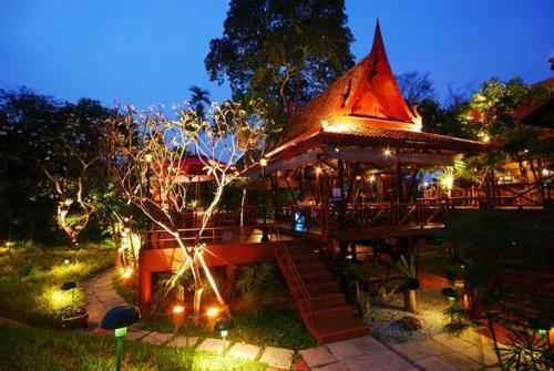 Hotel Sugar Hut Resort & Restaurant