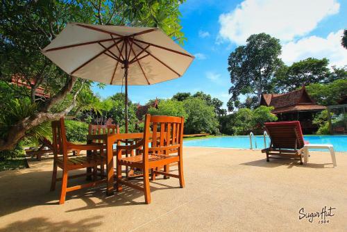 Hotel Sugar Hut Resort & Restaurant