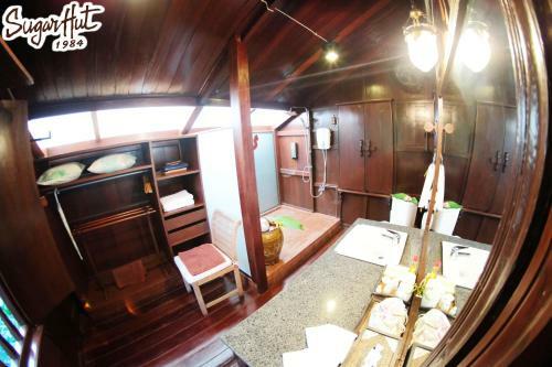 Hotel Sugar Hut Resort & Restaurant
