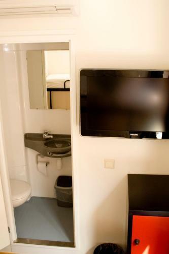 Bud Gett Hostels