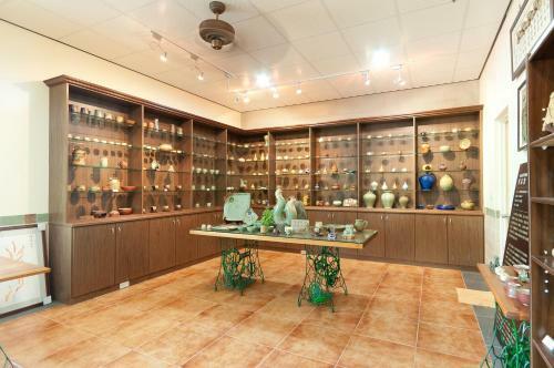 Bed & Breakfast Family Pottery