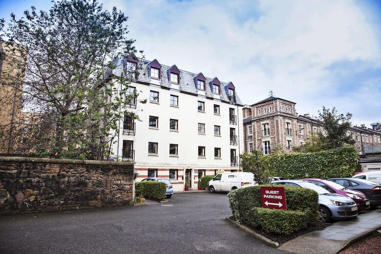 Fountain Court Aparthotel