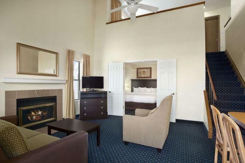 Hotel Hawthorn Suites - Fort Wayne