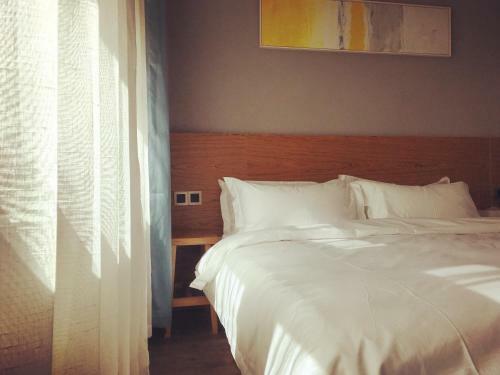 Yijia Youth Hostel