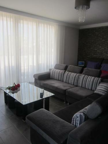 Marina Apartments 211