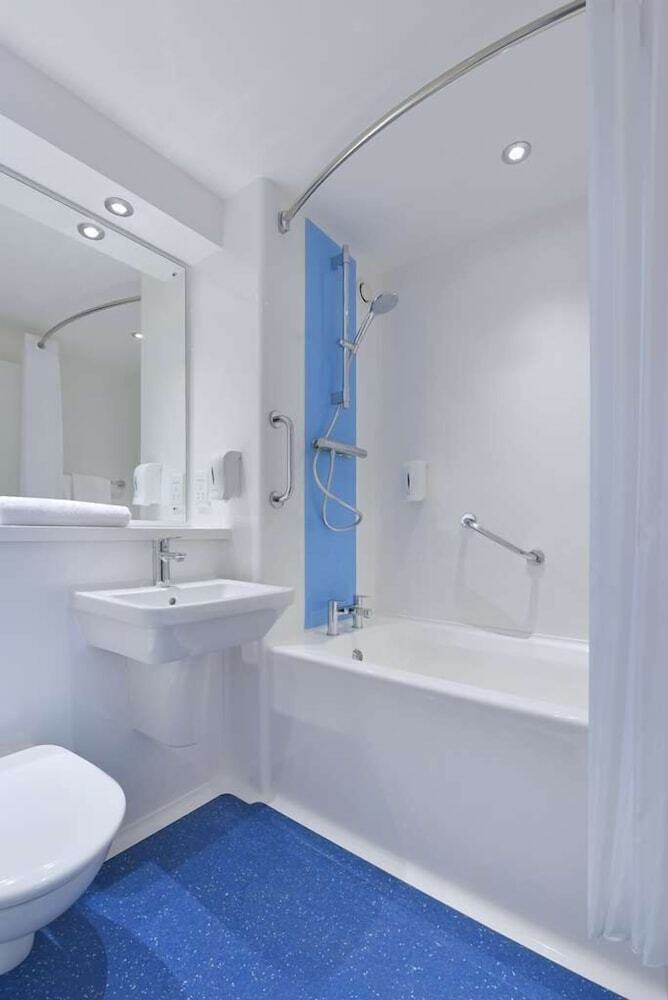 Travelodge Belfast Central Hotel
