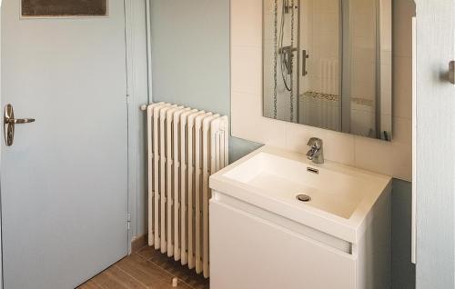 Holiday Home Cancale Rue Des Rosiers