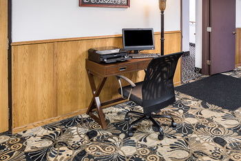 Hotel Econo Lodge Near Miller Hill Mall