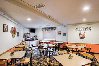 Hotel Econo Lodge Near Miller Hill Mall