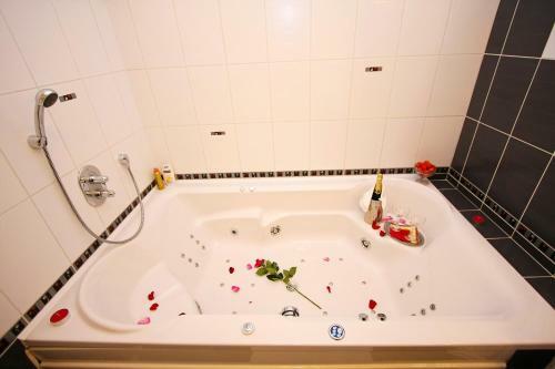Hostal Restaurant Pension L-club