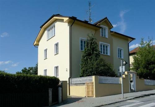 Hostal Restaurant Pension L-club