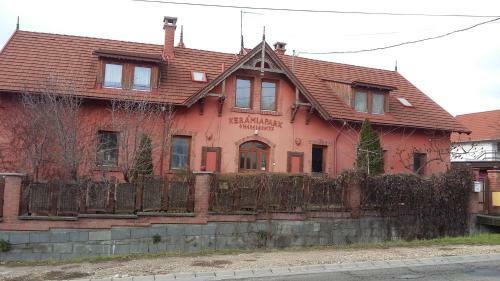 Hostal Ker�miapark Guesthaus