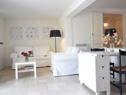 Fantastic Apartment In Montbrun-les-bains With Balcony
