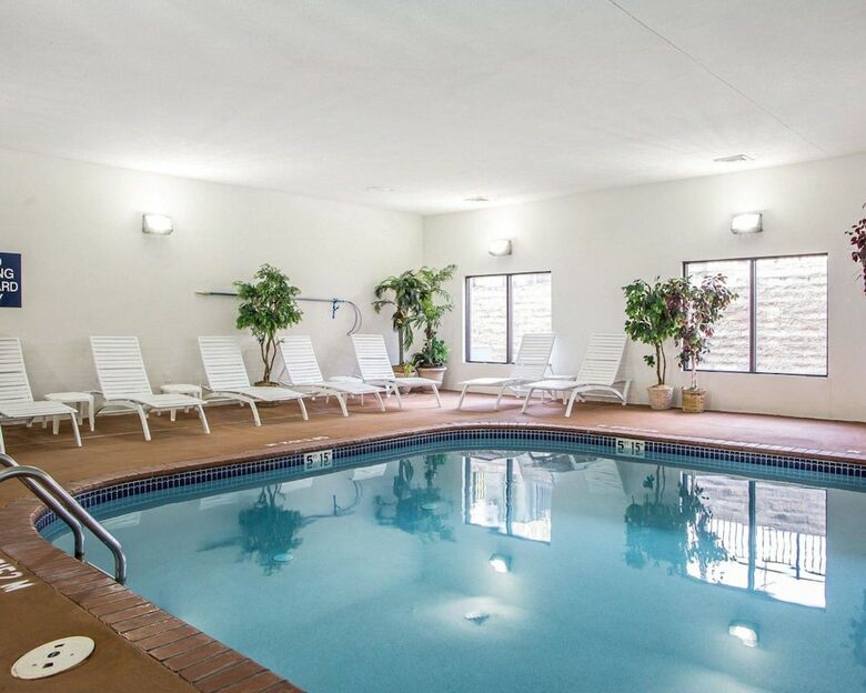 Hotel Comfort Suites - Jefferson City