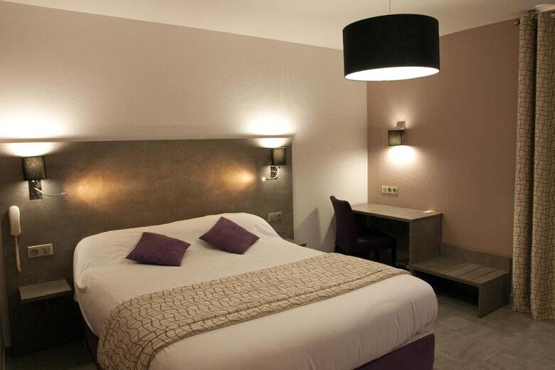 Hotel Azal�es