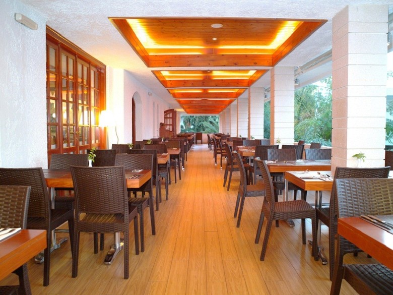 Kyknos Beach Hotel & Bungalows