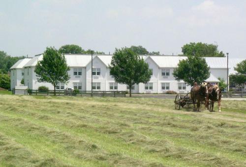 Hotel Amish Inn