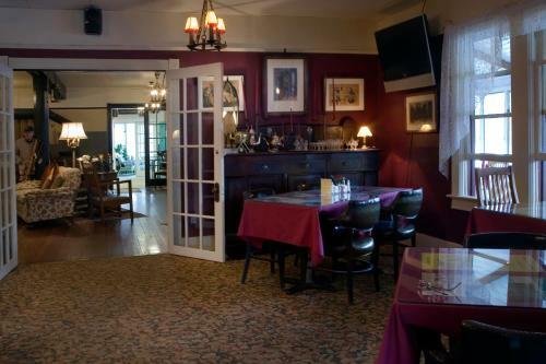 Posada Inn At Starlight Lake & Restaurant