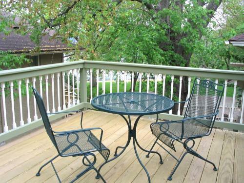 Bed & Breakfast White Rose Inns & Motel