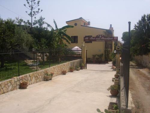 Hostal B&B Valoroso Village