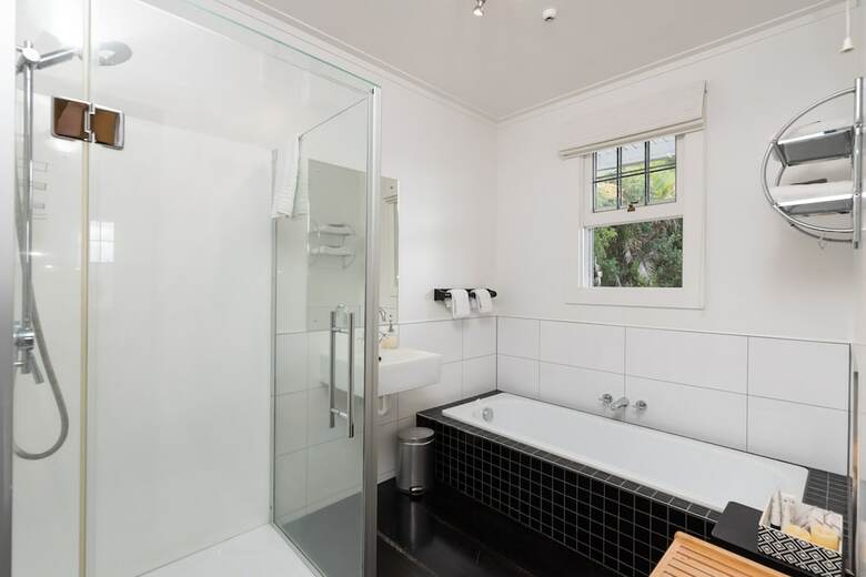 The Old Oak Boutique Hotel