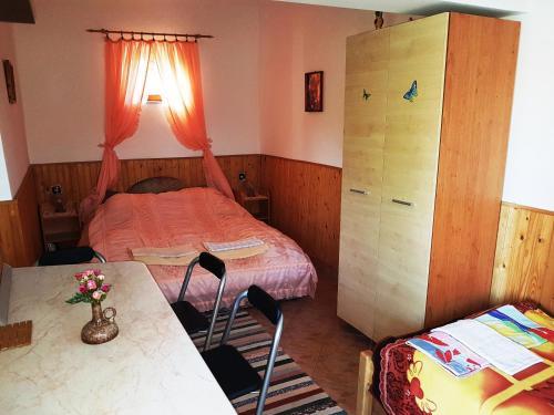 Hostal Vir�gos Vend�gh�z